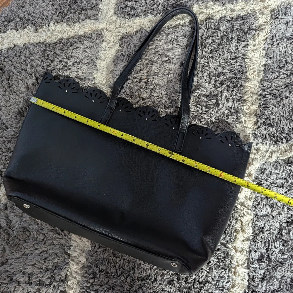 Large Black Over The Shoulder Tote Bag With Scalloped Edging - Picture 2 of 9